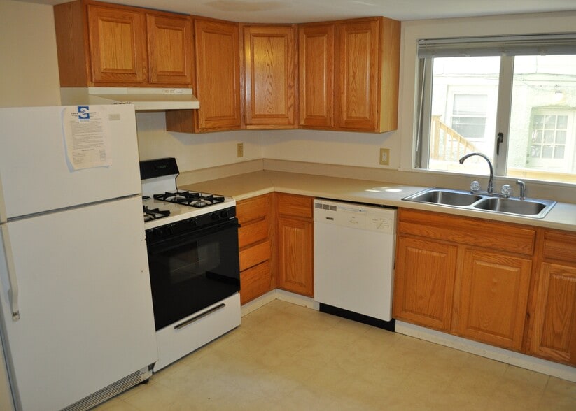 Building Photo - 114 Highland Pl