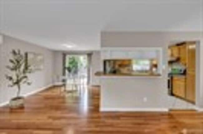 Building Photo - Move-In Ready 5-Bed on a Quiet Kingsgate Cul-de-Sac
