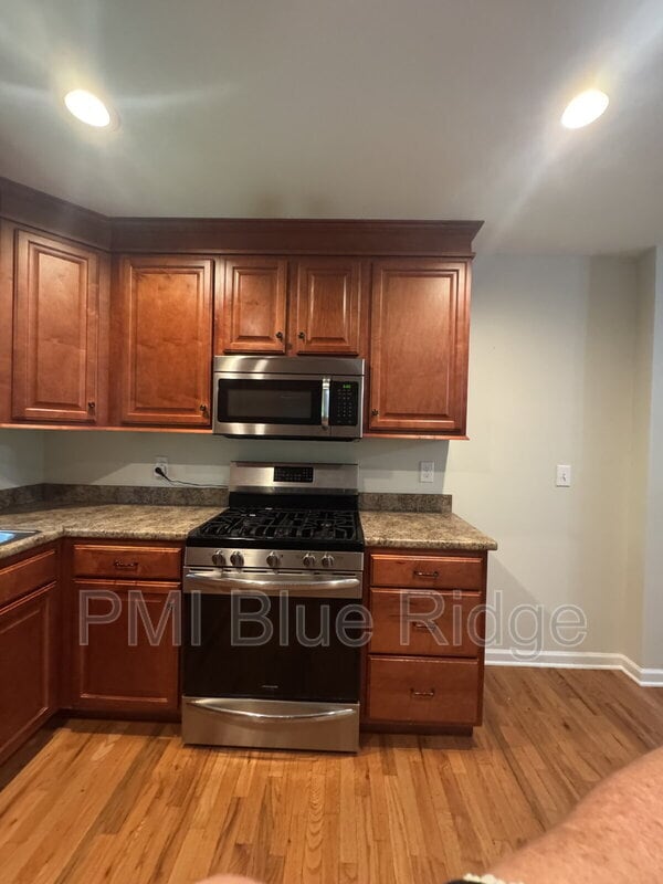 Building Photo - 46 Madison Heights Dr