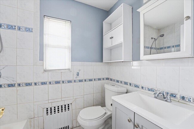 Building Photo - 1400 70th St