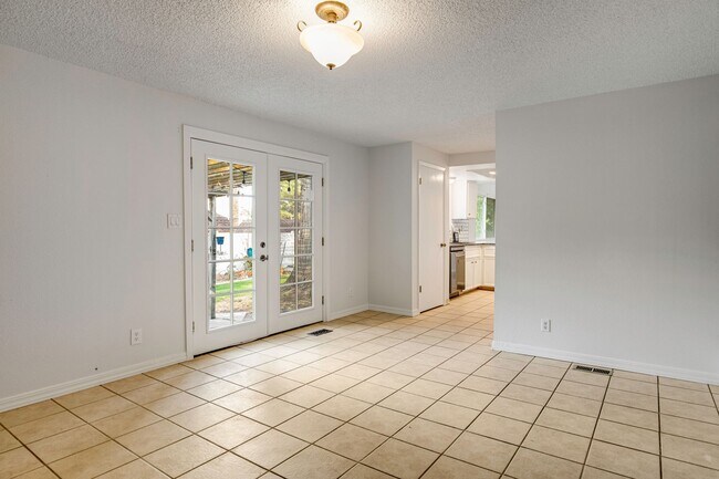 Building Photo - Charming 3-Bedroom Home in West Boise – Sp...