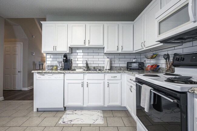 Building Photo - 31 Middleton Ct