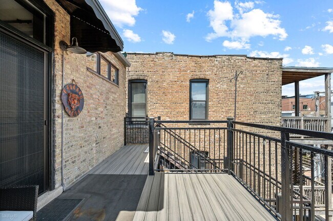 Building Photo - 3513 N Sheffield Ave