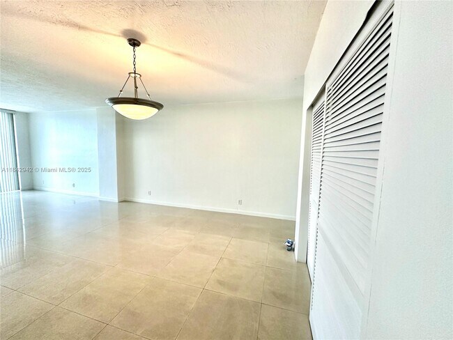 Building Photo - 3000 S Ocean Dr