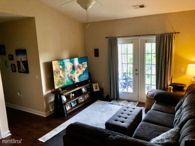 Building Photo - 4455 Brassfield Dr