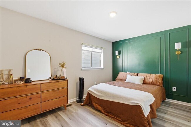 Building Photo - 3053 Heathcote Rd