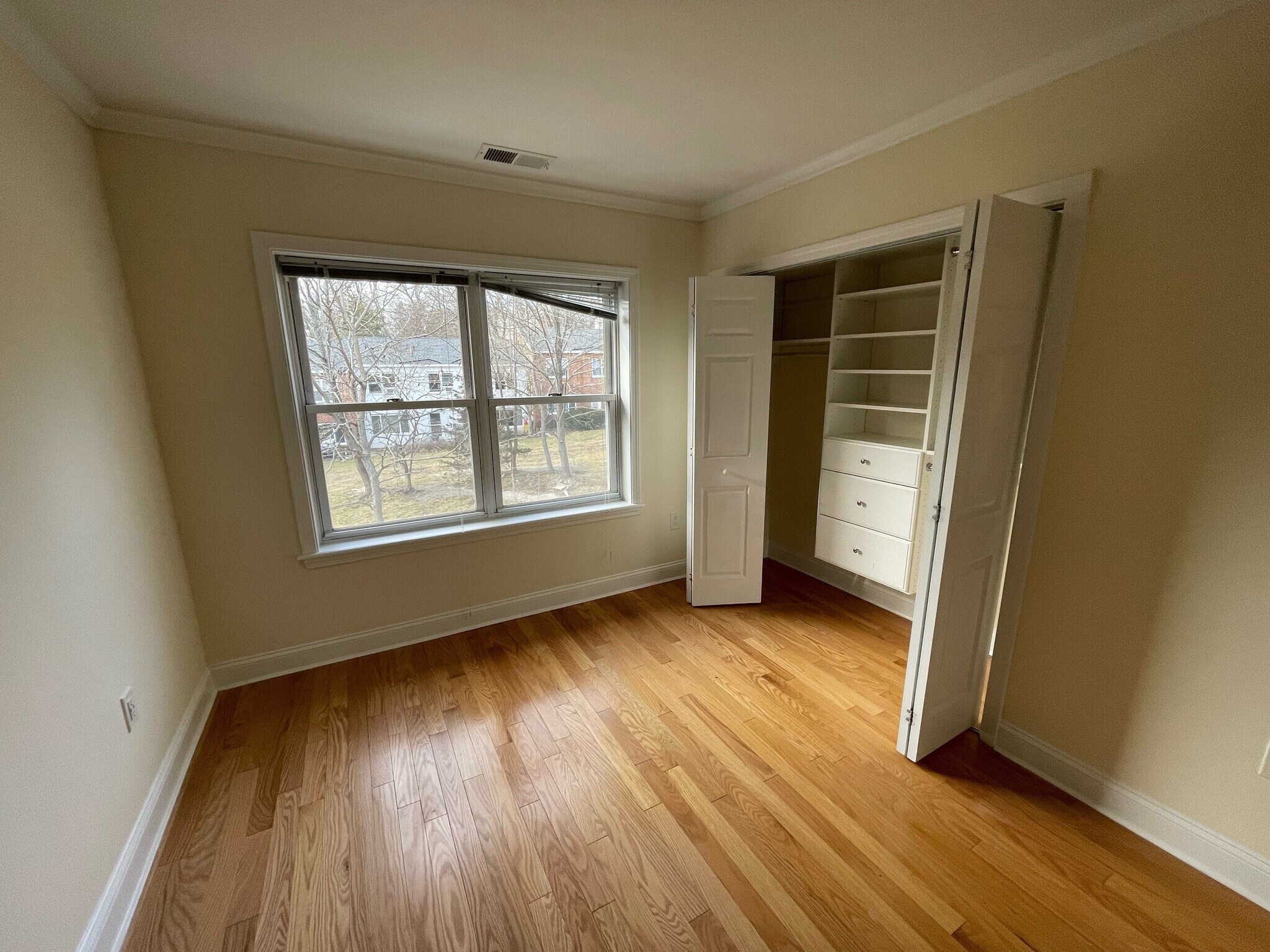 Building Photo - 302 Paine Ct