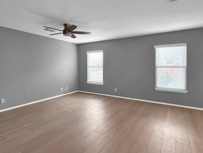 Building Photo - Freshly Updated 4-Bedroom Home with Pool, Fireplace & New Flooring in Universal City