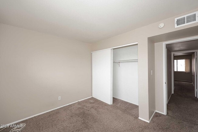 Building Photo - 944 S Valencia