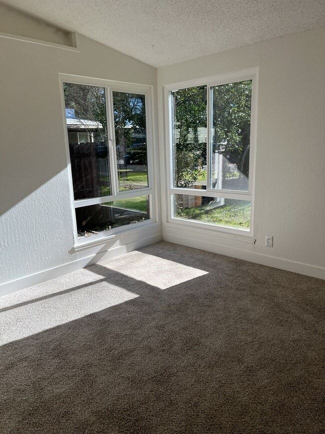 Building Photo - MARCH MOVE IN SPECIAL!! STUNNING REMODELED 3 BED HOME IN CARMICHAEL!!