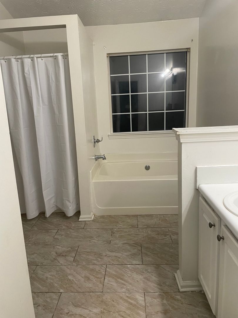 Building Photo - 8140 Sterling Lakes Ct
