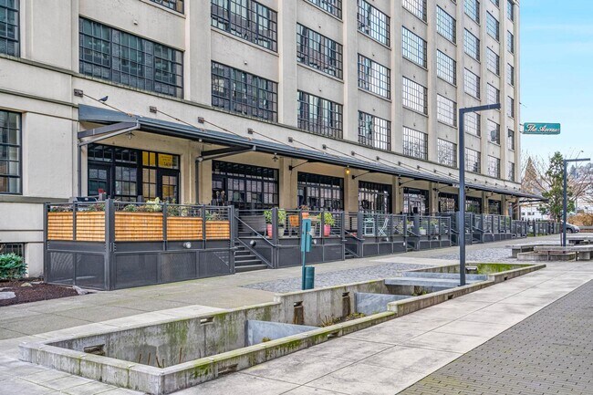 Building Photo - Stylish, south-facing 1-bdrm/1-bath loft in the Pearl—Deeded parking & storage