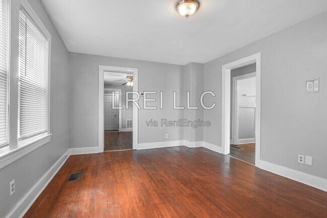 Building Photo - 1212 Homeview Dr