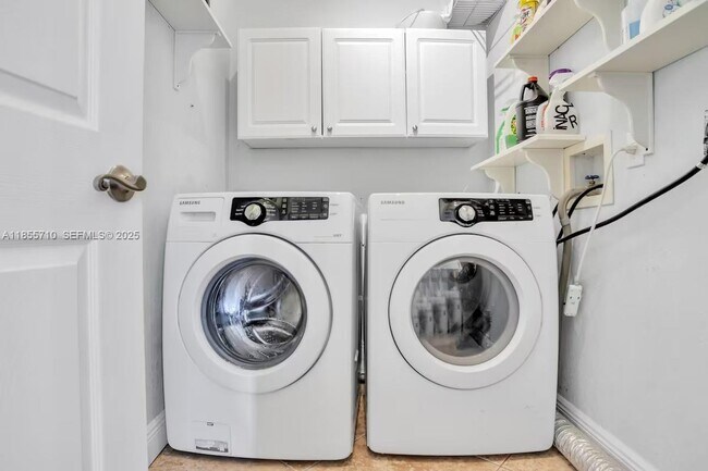 Building Photo - 205 N 31st Ave