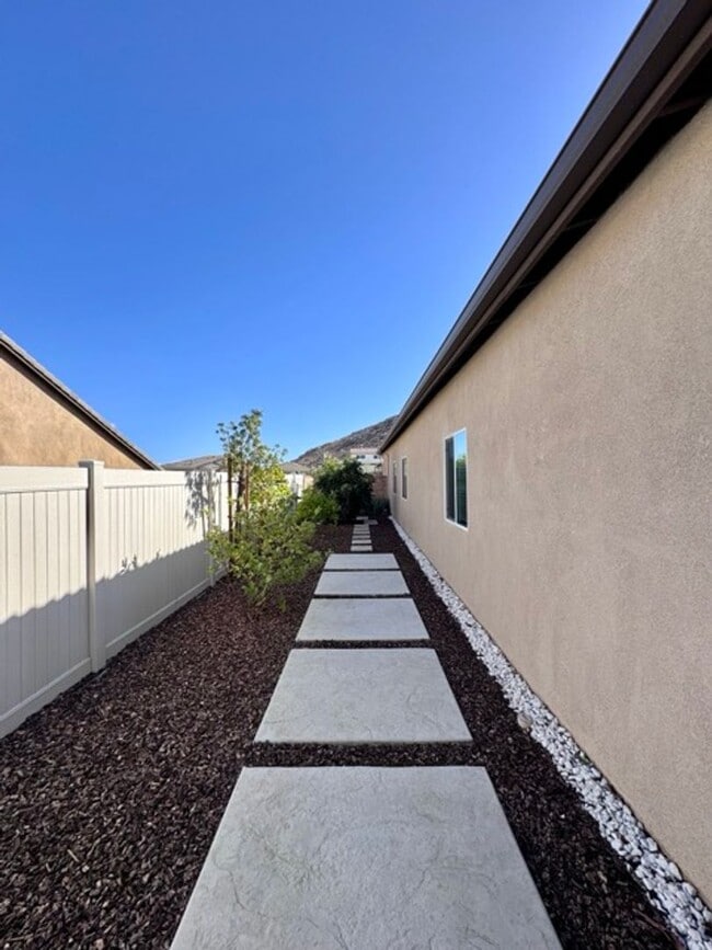 Building Photo - Stunning 2021 built 4 bedroom home for LEA...