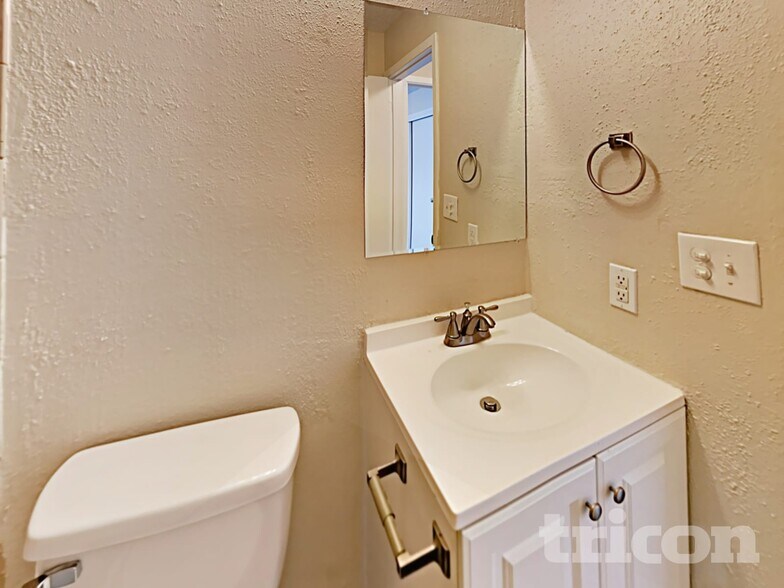 Building Photo - 4909 Tiffany Ln