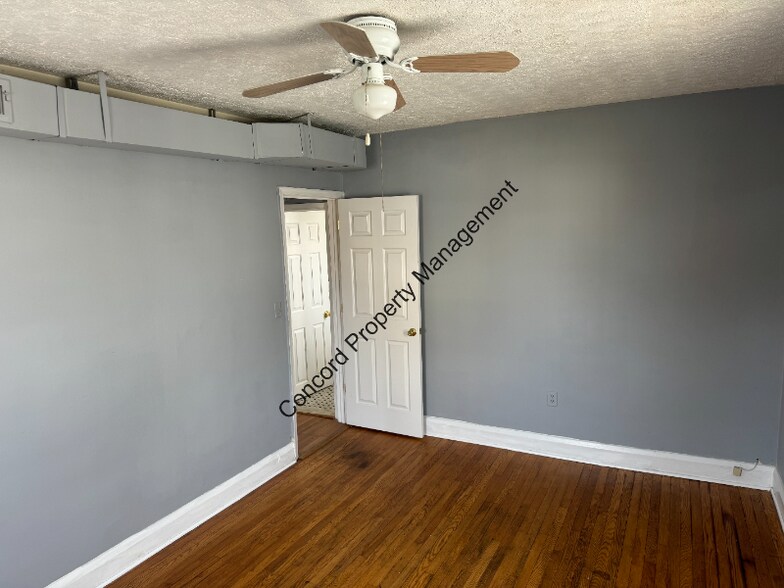 Building Photo - 3033 Hamilton Ave
