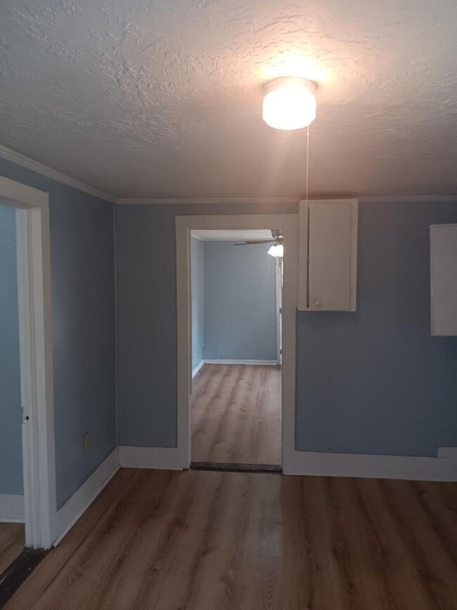 Building Photo - 2 bed 1 bath - Welcome to 409 Campbell Street