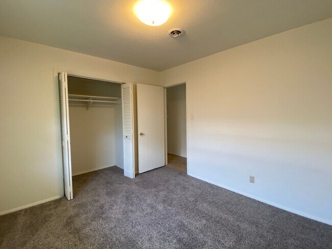 Building Photo - 4723 S Granite Pl