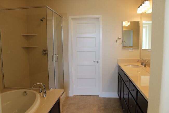 Building Photo - Luxury Town Home Available