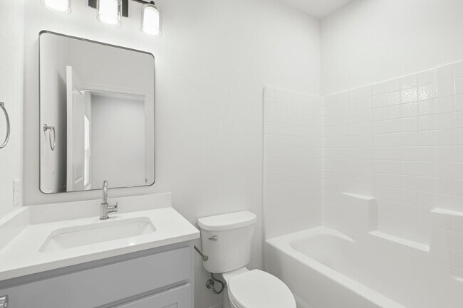 Building Photo - 240 Richards St