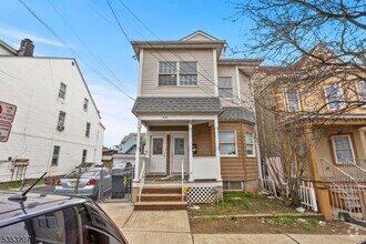 Building Photo - 56 E 16th St