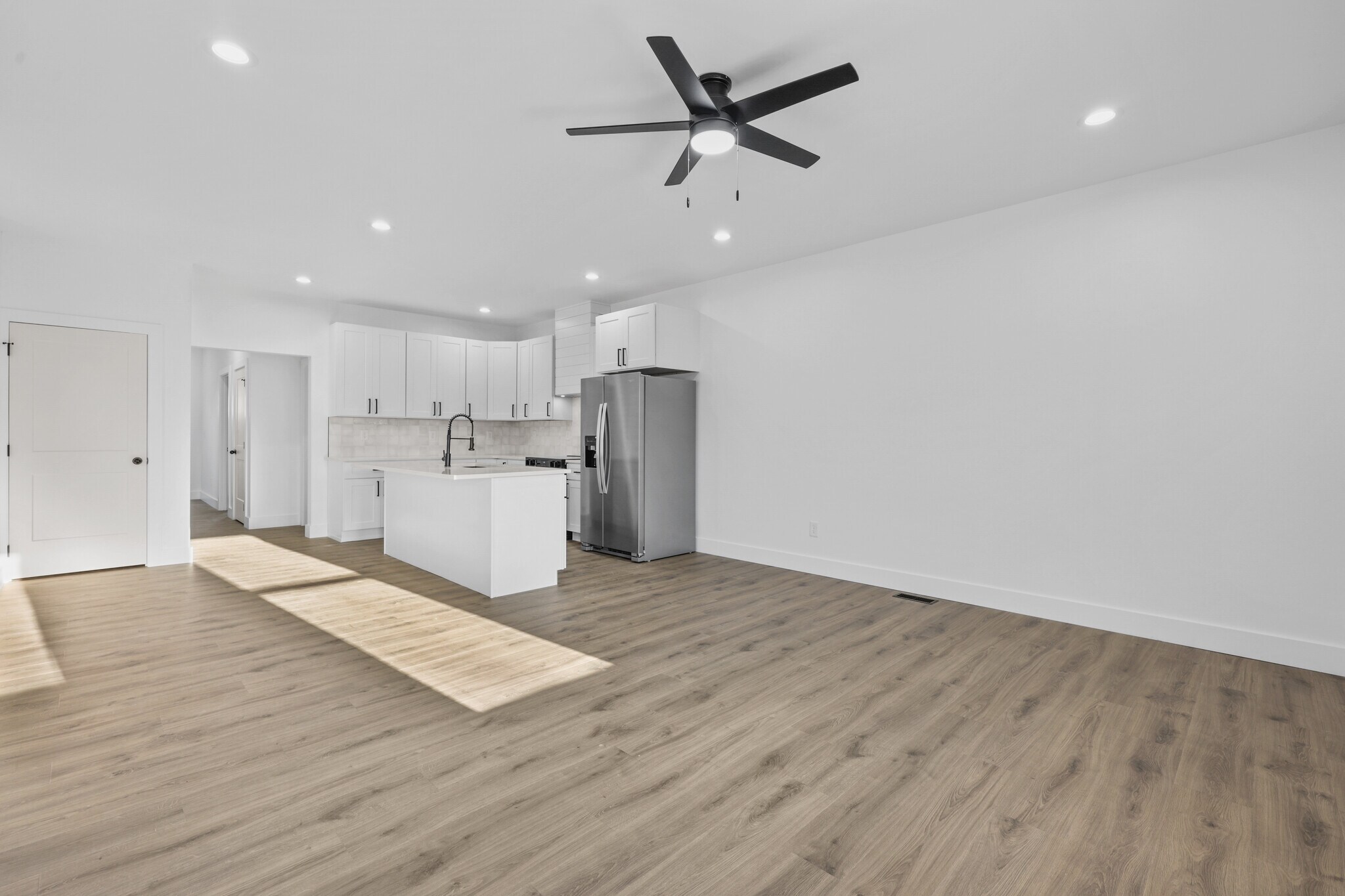 Building Photo - 214 E Morelia Ave