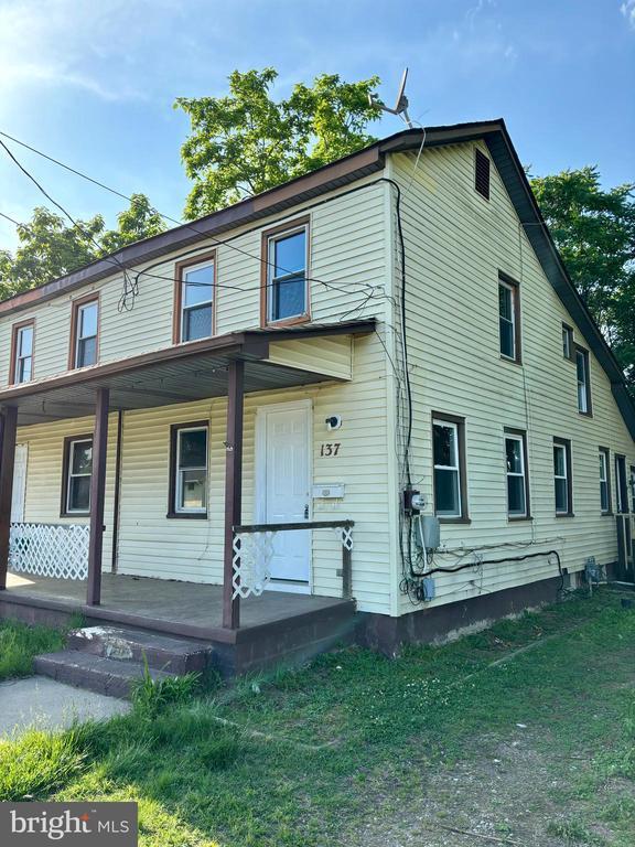 Building Photo - 137 E High St