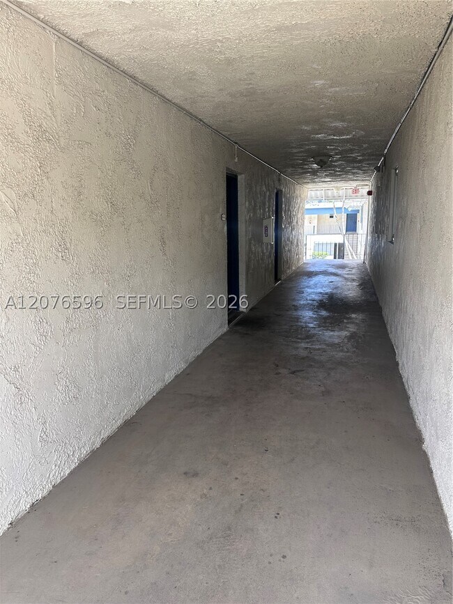 Building Photo - 8615 SW 68th Ct