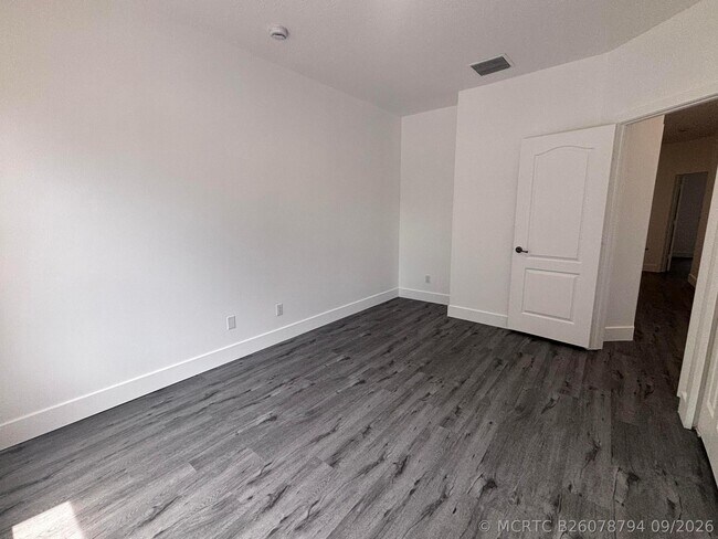 Building Photo - 3930 Sabal Way