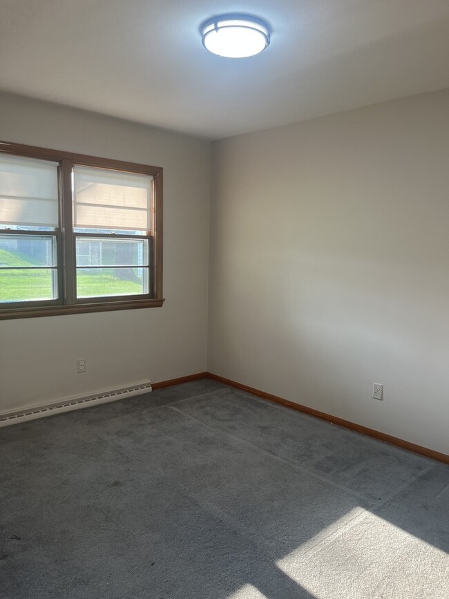 Building Photo - 532 Riley Dr