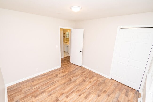 Building Photo - 1329 White House Blvd