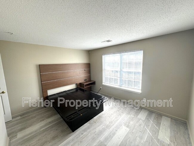 Building Photo - 830 Brassie Ln