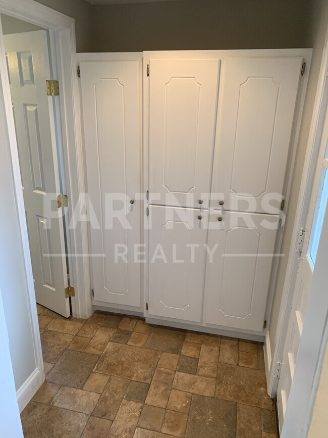 Building Photo - 121 Hanrick St