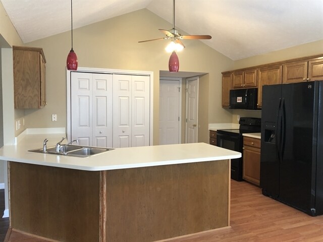 Building Photo - 112 Pine Orchard Ct