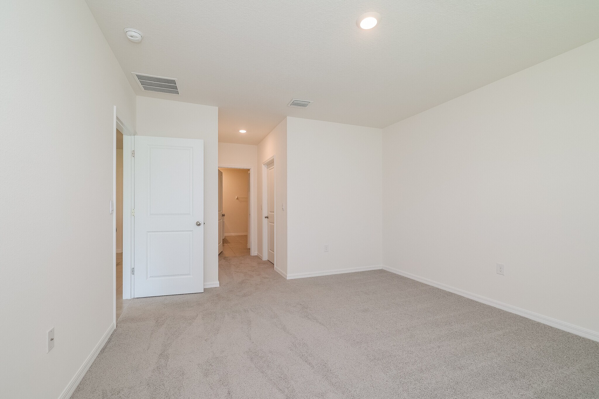 Building Photo - 15 Hickory Course Way