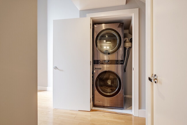 Building Photo - 68 Harriet St