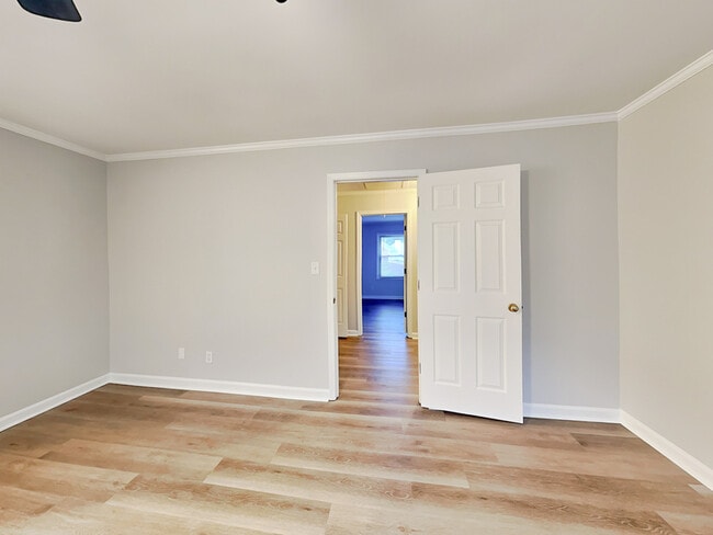 Building Photo - 325 Towergate Pl