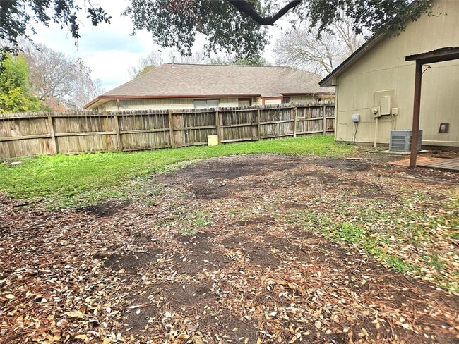 Building Photo - 10810 Parkland Woods Dr