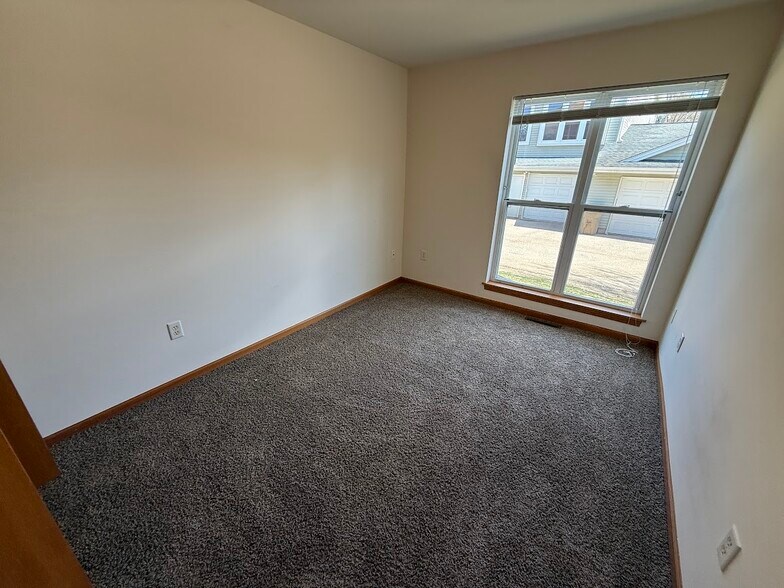 Building Photo - 8217 Mansion Hill Ave