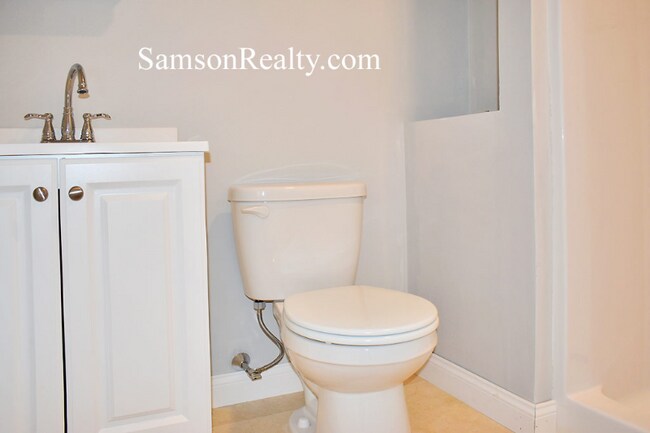 Building Photo - 387 Wickenden St