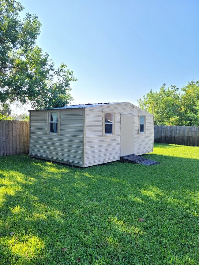 Building Photo - Callaway 3 bedroom 2 bath home with 2 car ...