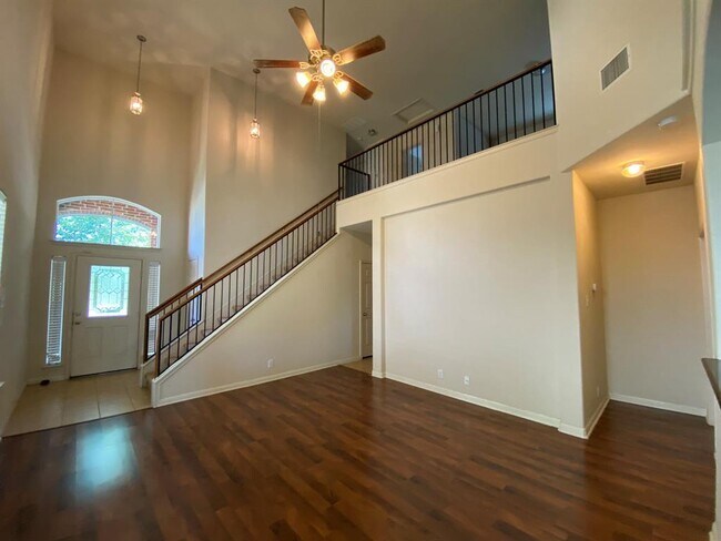 Building Photo - 2221 Nestlewood Dr
