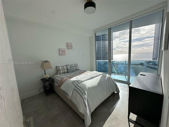 Building Photo - 17550 Collins Ave