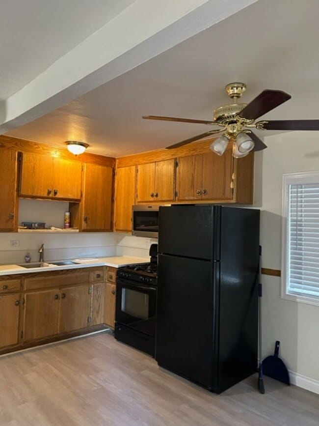 Building Photo - Large 2 Bedroom with a loft!