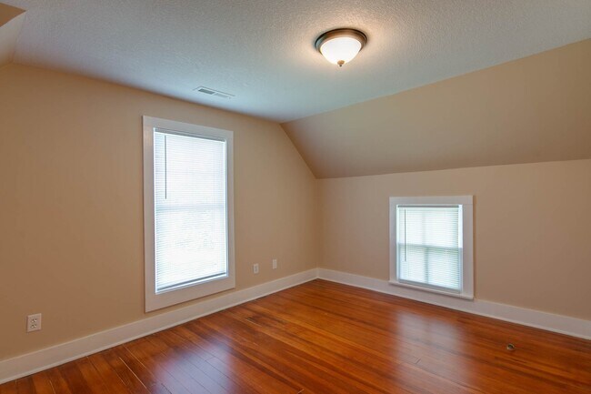 Building Photo - Country House in the Rock Creek School Dis...