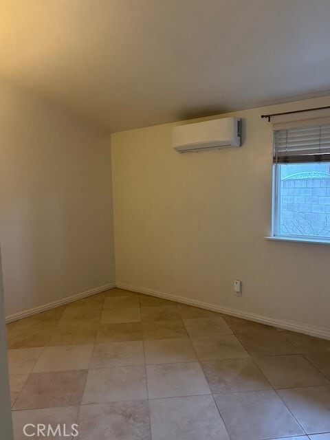 Building Photo - 1083 Gilwood Ave