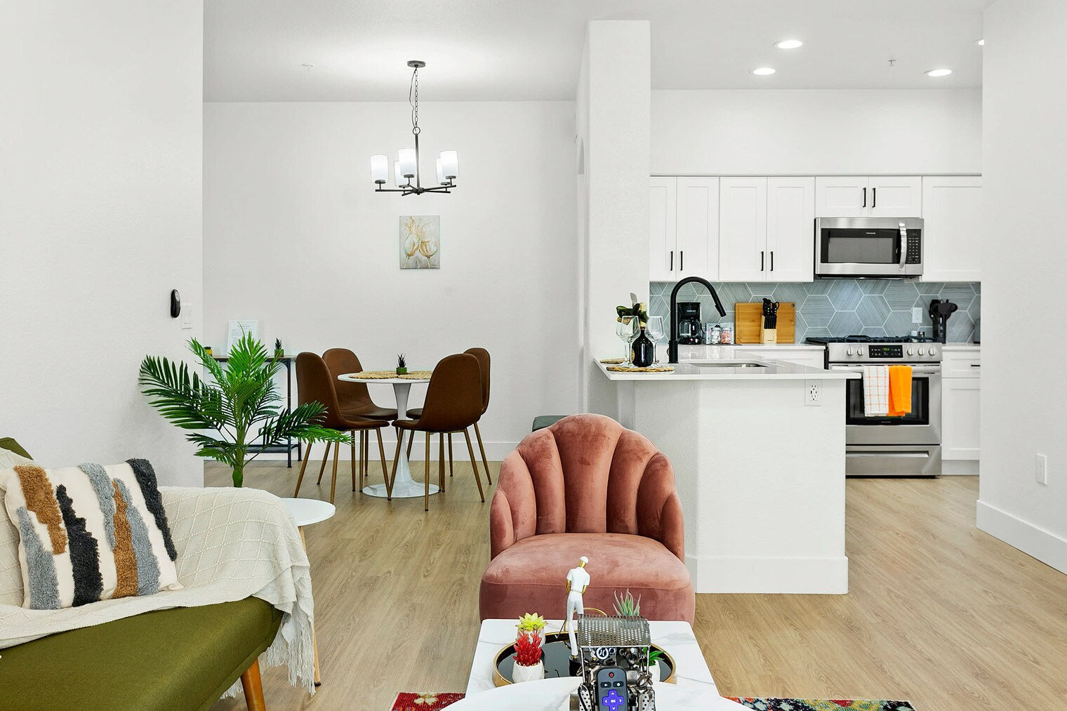 Building Photo - 9450 W Cabela Dr