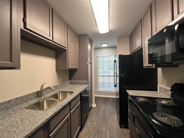 Building Photo - 7417 Kingswood Dr