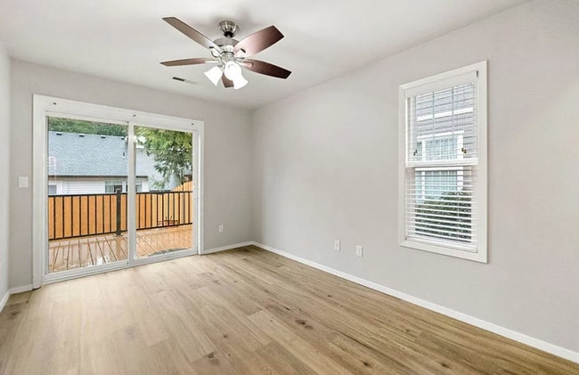 Building Photo - Spacious 2 Bedroom 2 Bath Condo with Detac...